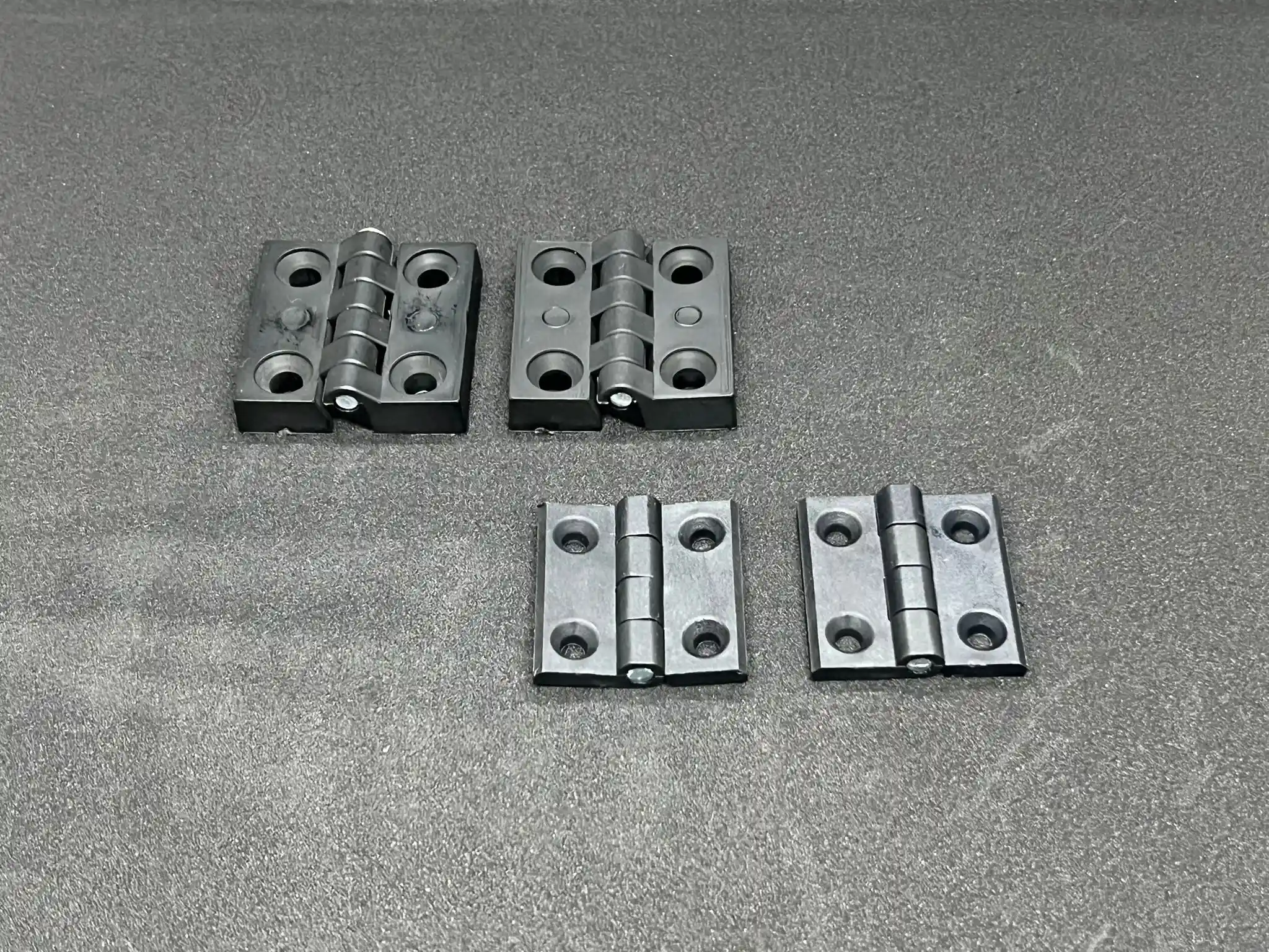 PLASTİK MENTEŞE 40X40